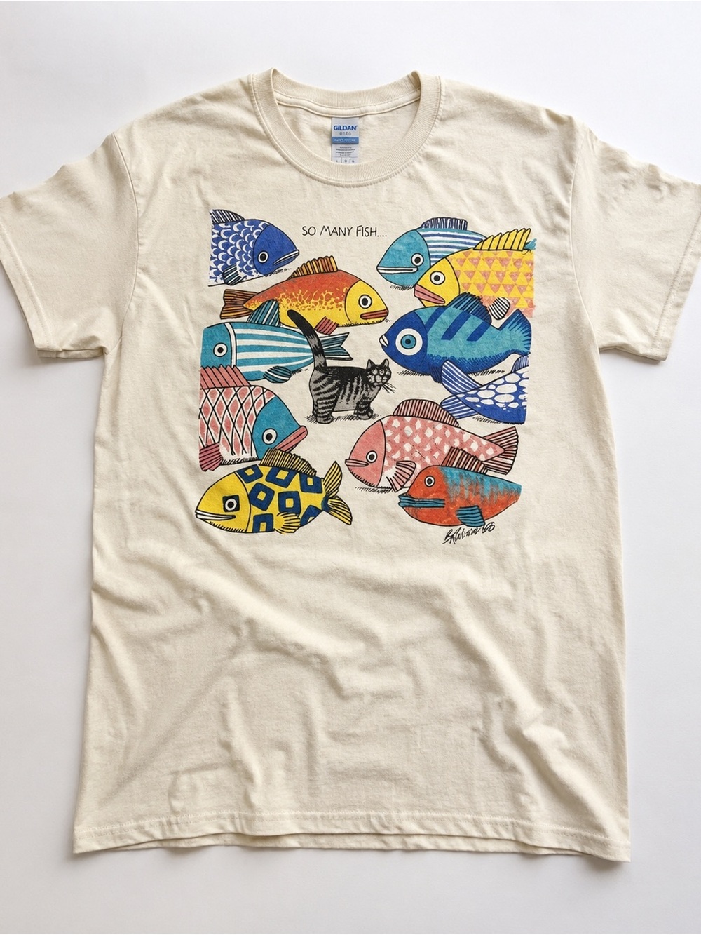 Gildan Cream Tee with Multicolor Fish & Cat Graphic